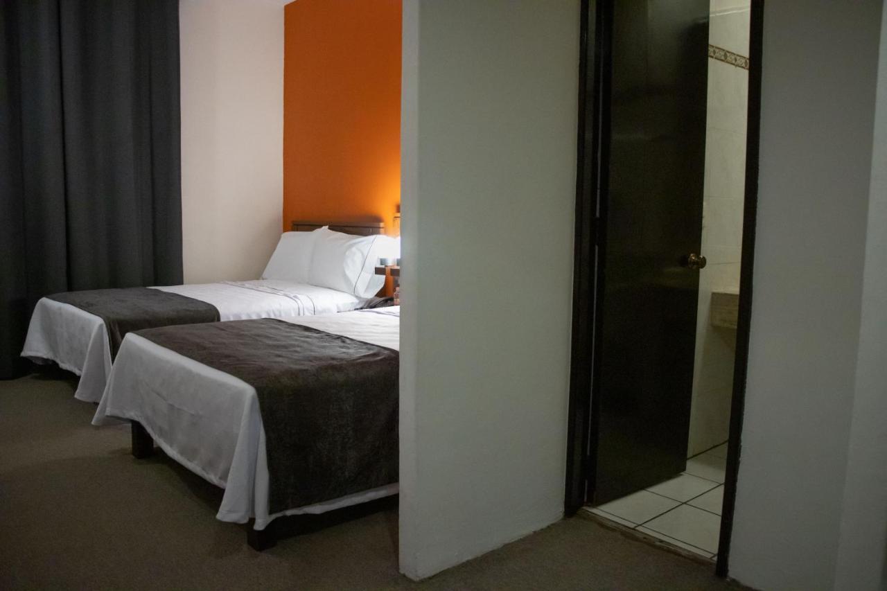 Hotel Las Pergolas Guadalajara Kültér fotó